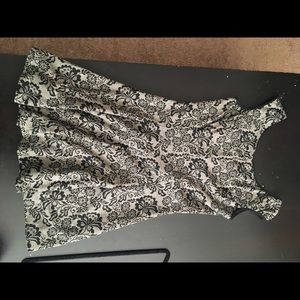 Size 6 maggy London goldish and black print